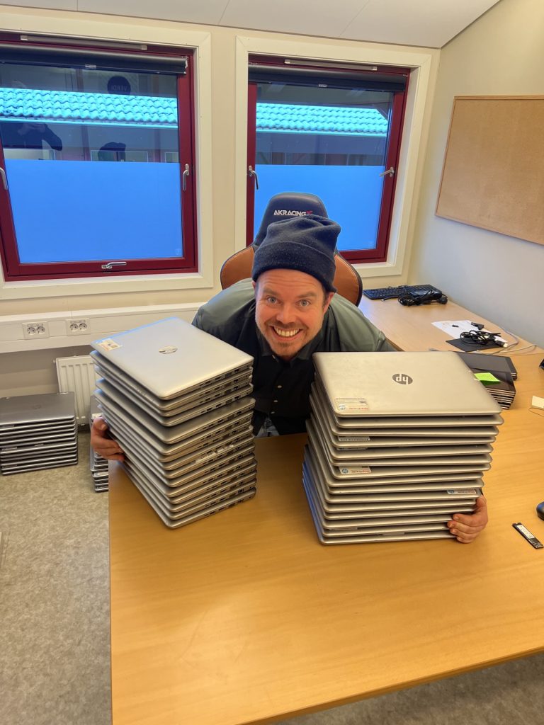 200 PC-er fra Hallingdal får nytt liv i Kenya